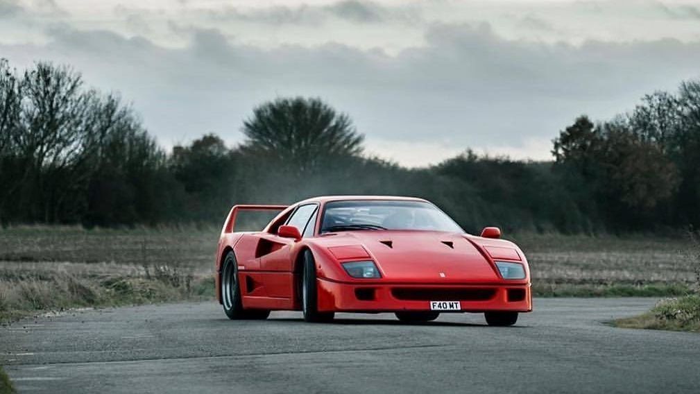 Ferrari F40 w obiektywie świetnego GF Williamsa.