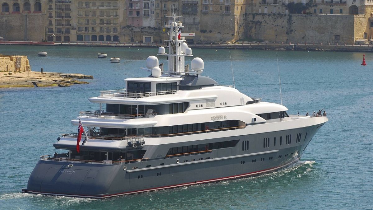 Jachty rosyjskich oligarch�w
73 Meter lange Motoryacht CLIO ex Queen K, Queen M, ausgeliefert 2004 von der Bremer Werft Lurssen Yachts und aktuell im Besitz des russischen Oligarchen Oleg Deripaska, der auf der Sanktionsliste gegen Personen aus dem Umfeld von Vladimir Putin in Zusammenhang mit dessen Krieg gegen die Ukraine steht. *** 73-meter motor yacht CLIO ex Queen K, Queen M , delivered in 2004 by the Bremen shipyard Lurssen Yachts and currently owned by the Russian oligarch Oleg Deripaska, who is on the sanctions list against persons associated with Vladimir Putin in connection with his war against Ukraine
J
