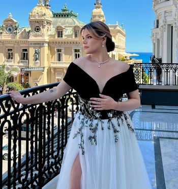 Jest wnuczką Grace Kelly. Tak oddała hołd babci