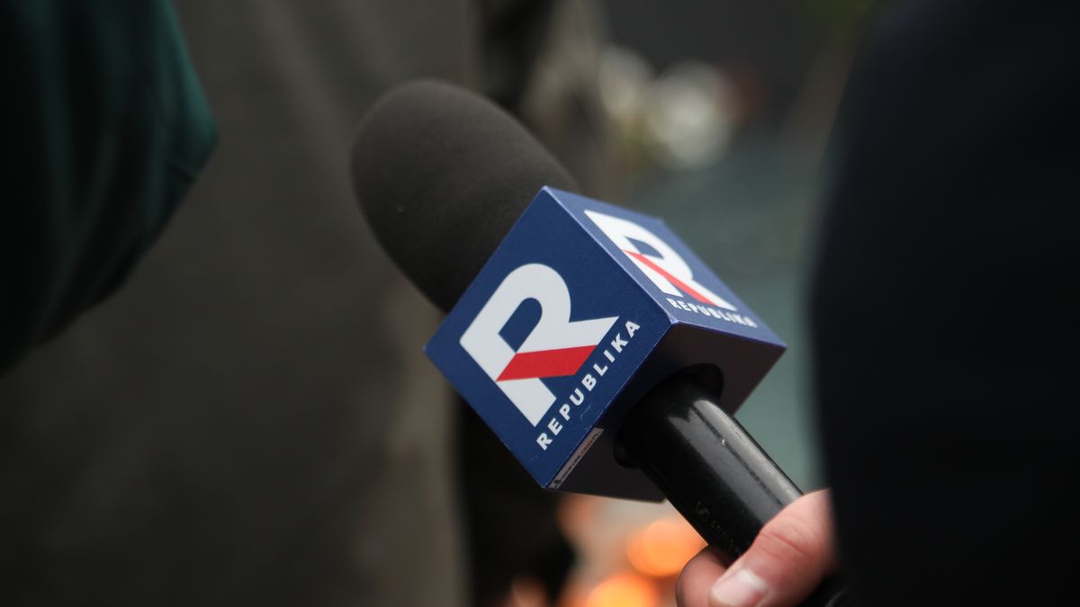 A microphone with the logo of Republika TV is present during the monthly celebrations of the Smolensk disaster at the Monument to the Victims of the Smolensk Tragedy in Warsaw, Poland, on November 10, 2024. In the month of the Smolensk disaster anniversary, which results in the deaths of 96 people, including Polish President Lech Kaczynski and his wife, Jaroslaw Kaczynski, along with leading PiS MPs, celebrates a ceremony at the monument. Every month, a group of people lays a wreath in memory of all the victims and blames President Lech Kaczynski for the plane crash. Former Prime Minister Jaroslaw Kaczynski has destroyed the wreath several times, but this time he does not succeed. (Photo by Klaudia Radecka/NurPhoto via Getty Images)