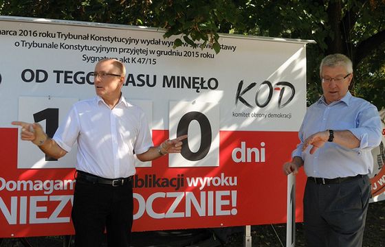 Jan Dworak i Krzysztof Luft zaraz po odejściu z KRRiT zaczęli wspierać KOD