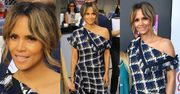 52-letnia Halle Berry odsłania ramię w sukni inspirowanej kocem