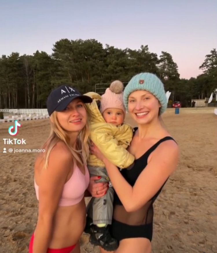 Joanna i Kamila Moro dokazują na plaży