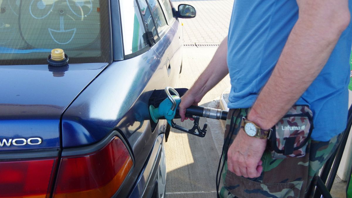 Stock MaBa
PHOTO: ZOFIA I MAREK BAZAK / EAST NEWS 
N/Z Stacja paliw BP - tankowanie benzyny
ZOFIA BAZAK