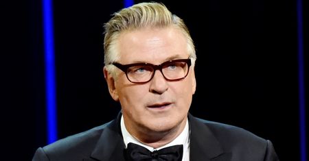 Alec Baldwin POSTRZELIŁ DWIE OSOBY na planie nowego filmu! Jedna z nich NIE ŻYJE