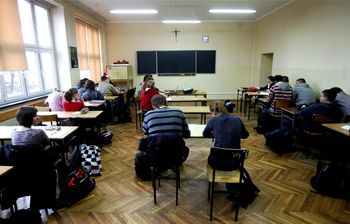 Jak obliczyć średnią i czy religia wlicza się do średniej w 2025 roku? Wyjaśniamy