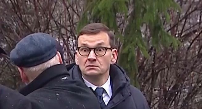 Mateusz Morawiecki w „Wiadomościach” z niespełnionymi obietnicami ws. Polskiego Ładu i dziwną miną