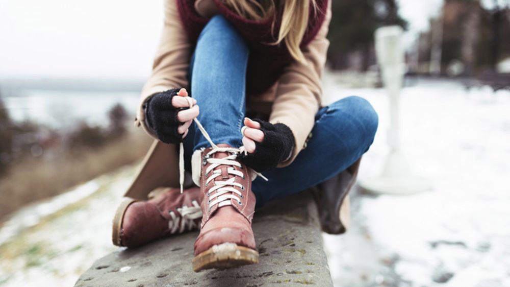 Sznurowane buty za kostkę na grubej podeszwie to świetny wybór na zimę