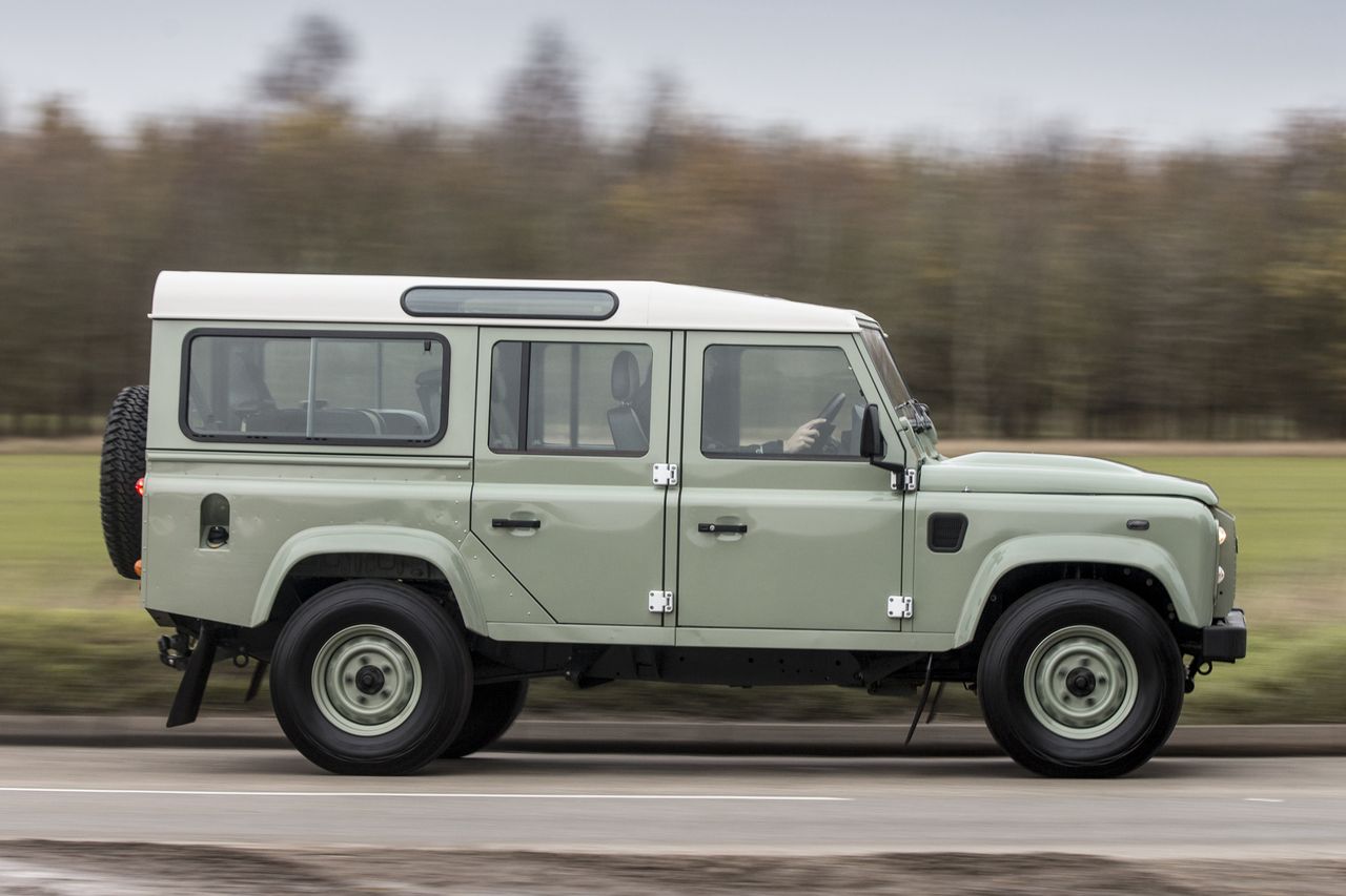 Land Rover Defender 110 Heritage UK-spec (2015)