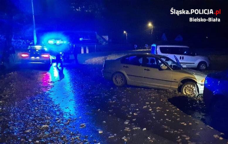 Bielsko-Biała. 15-latek wjechał do rowu BMW, które skradł kilka godzin wcześniej.
