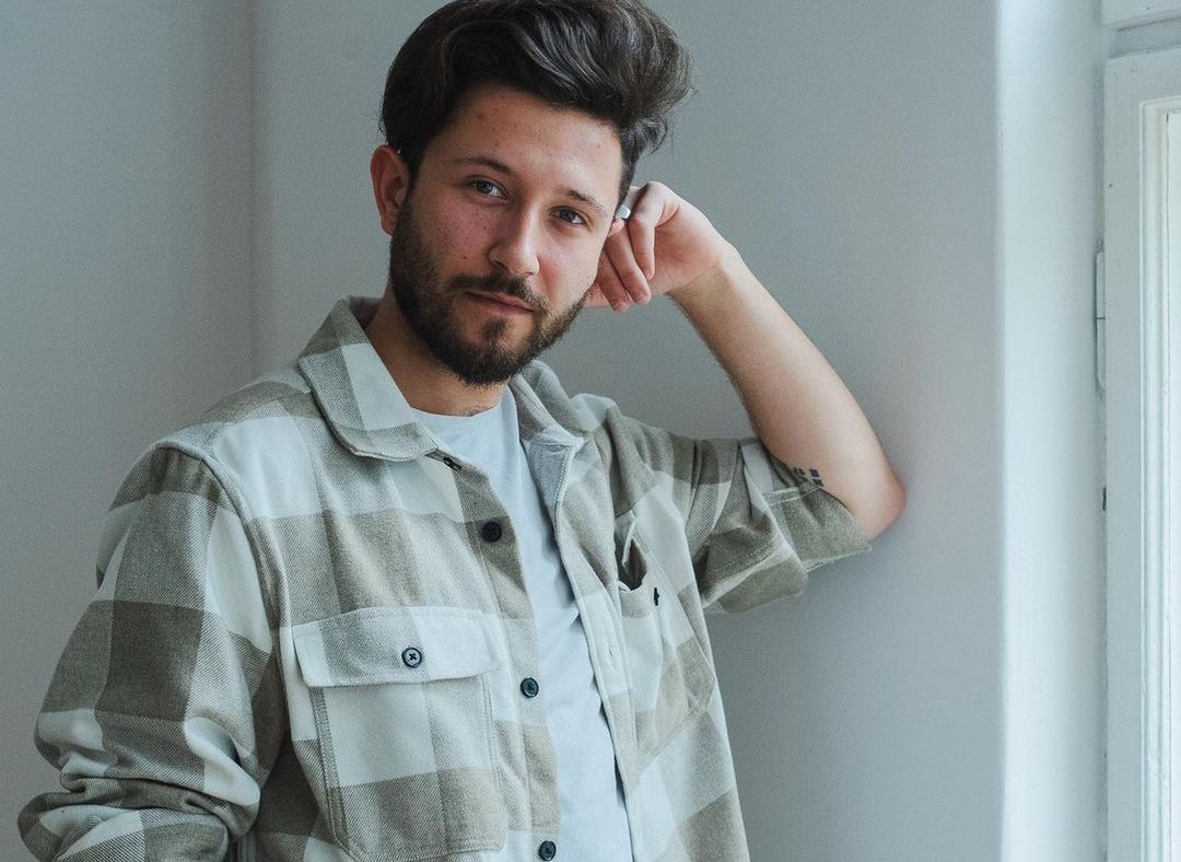 Szymon Myszka jest "stylistkiem paznokci"