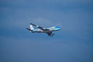 Tajna operacja podczas podróży Trumpa. Prezydent USA miał opuścić Air Force One ukryty w pojeździe cateringowym