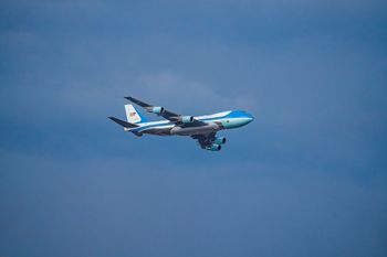 Tajna operacja podczas podróży Trumpa. Prezydent USA miał opuścić Air Force One ukryty w pojeździe cateringowym