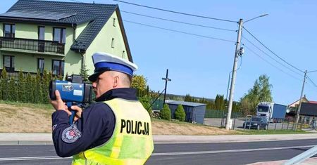 Za szybko, za nieodpowiedzialnie. Młody kierowca stracił prawo jazdy. Nacieszył się nim raptem 2 miesiące