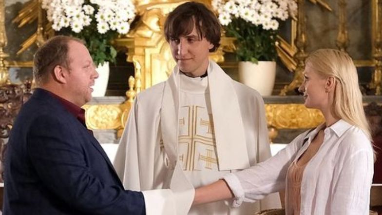 "M jak miłość". Widzowie przecierają oczy ze zdumienia. Niewiarygodne, w co ubrali pannę młodą. "Kto tak idzie do ślubu?" (FOTO)