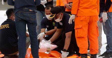 Indonezja. Znaleziono czarne skrzynki z rozbitego samolotu Boeing 737