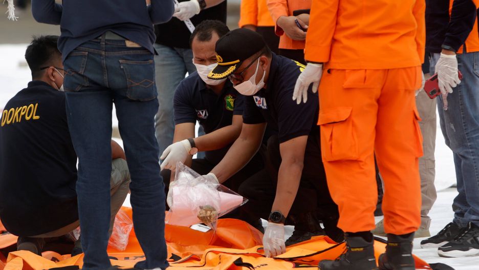 Indonezja. Znaleziono czarne skrzynki z  rozbitego samolotu Boeing 737