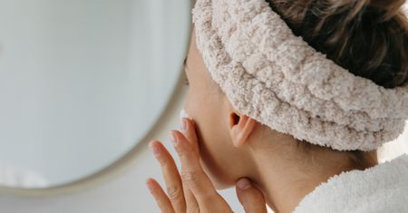 Zdrowa skóra, lśniące włosy, nawilżone pięty. Jesienią zadbaj o siebie