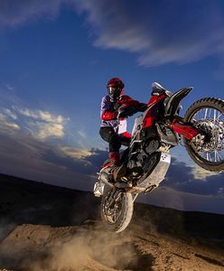 Ducati DesertX debiutuje w wersji Rally. Sprawdzi się poza szlakiem