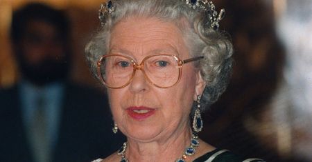 "The Crown" wciąż budzi kontrowersje. Wątpliwe zachowanie królowej Elżbiety