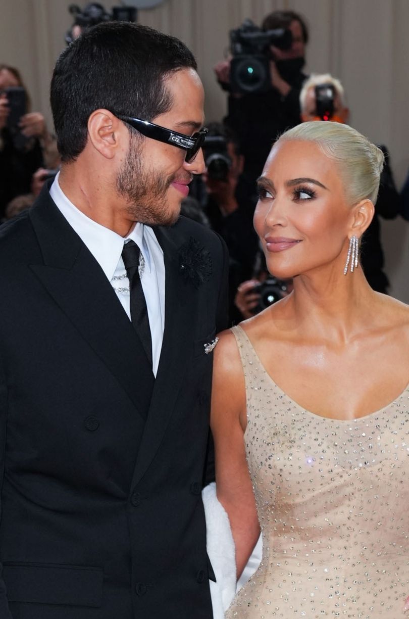 Gala MET 2022. Kim Kardashian bryluje na czerwonym dywanie w sukni Marilyn Monroe