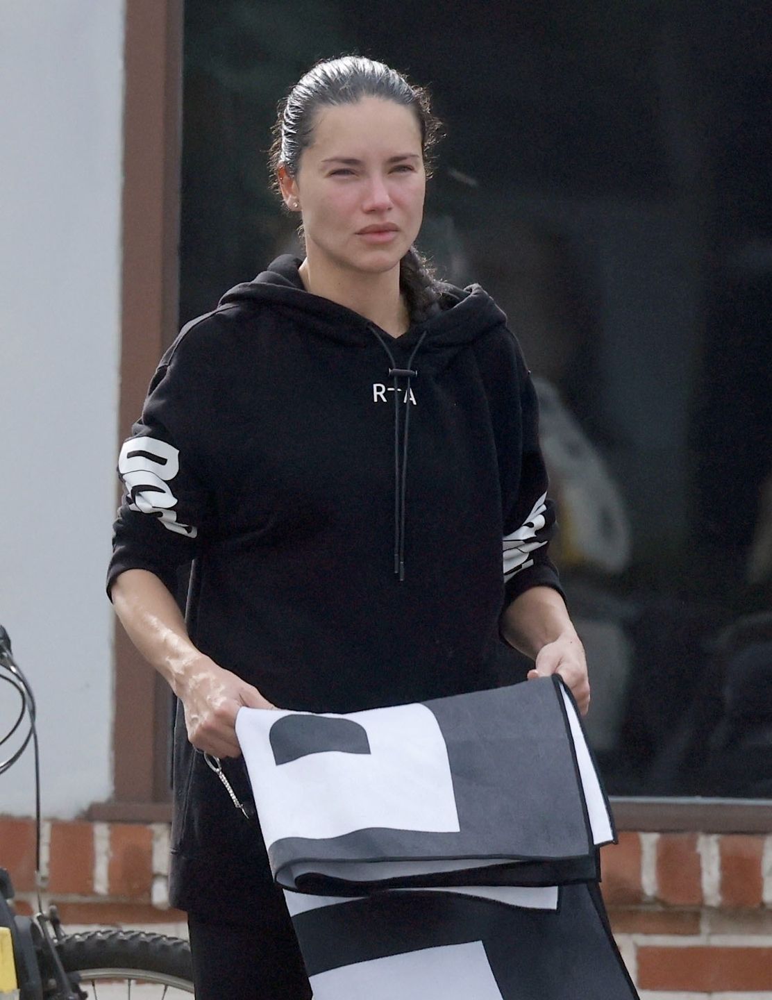 Adriana Lima pokazała się bez makijażu