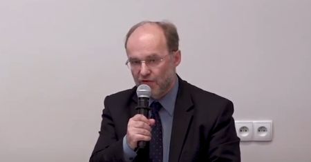 Stanisław Żerko dostał list z sanepidu. Chodzi o ekshumacje jego szczątków