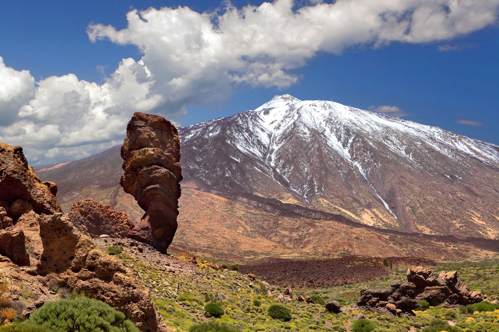 Szczyt Teide pokryty śniegiem