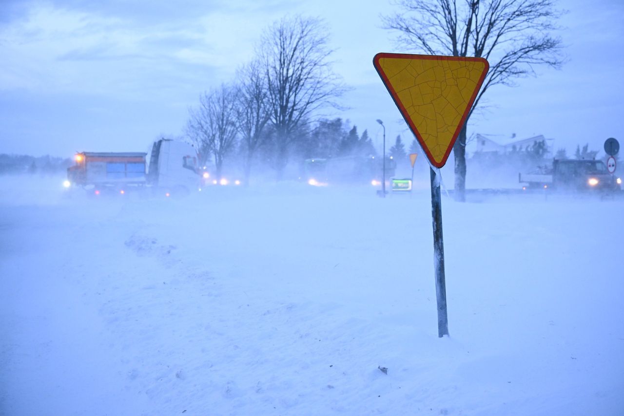 Olsztyn zmaga się z atakiem zimy. Tyle śniegu nie było od 19 lat