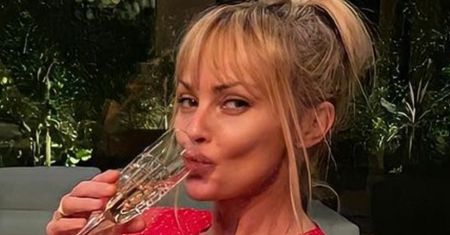 Izabella Scorupco na świątecznym zdjęciu z mamą i 25-letnią córką (FOTO)