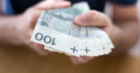 Wydał 5 zł. Będzie dostawał 5 tys. zł przez 20 lat. Tu kupił los