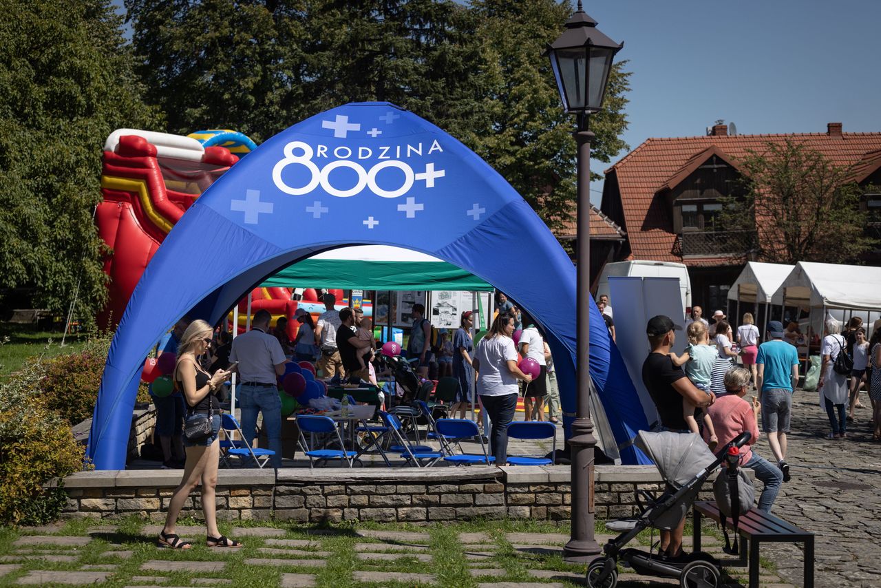 Zmiany w 800 plus. Kto straci świadczenie od czerwca 2025?