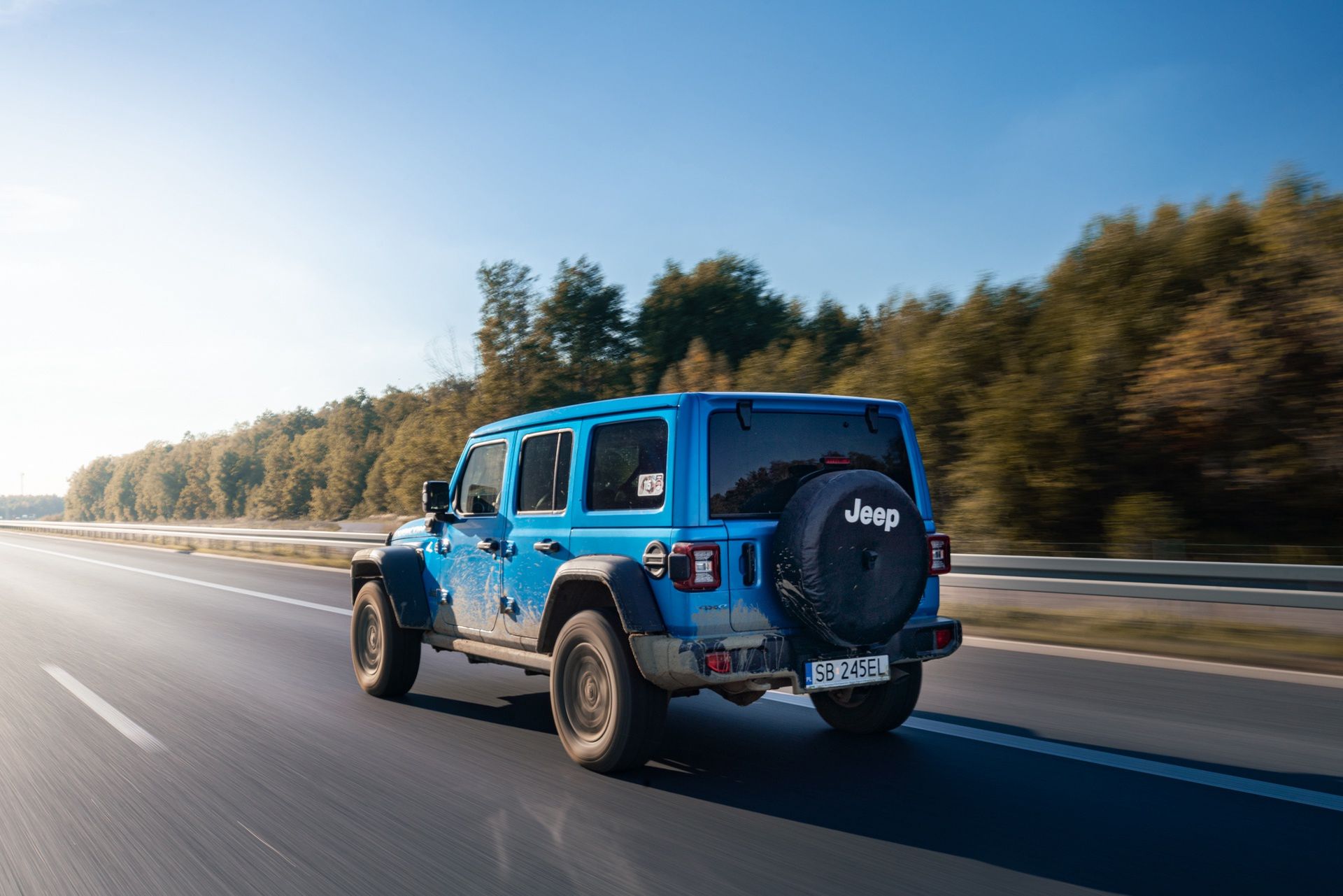 Jeep Wrangler i Land Rover Defender