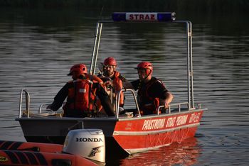 Trwają poszukiwania na Jeziorze Swarzędzkim. Służby wznowiły akcję po nocnym zgłoszeniu