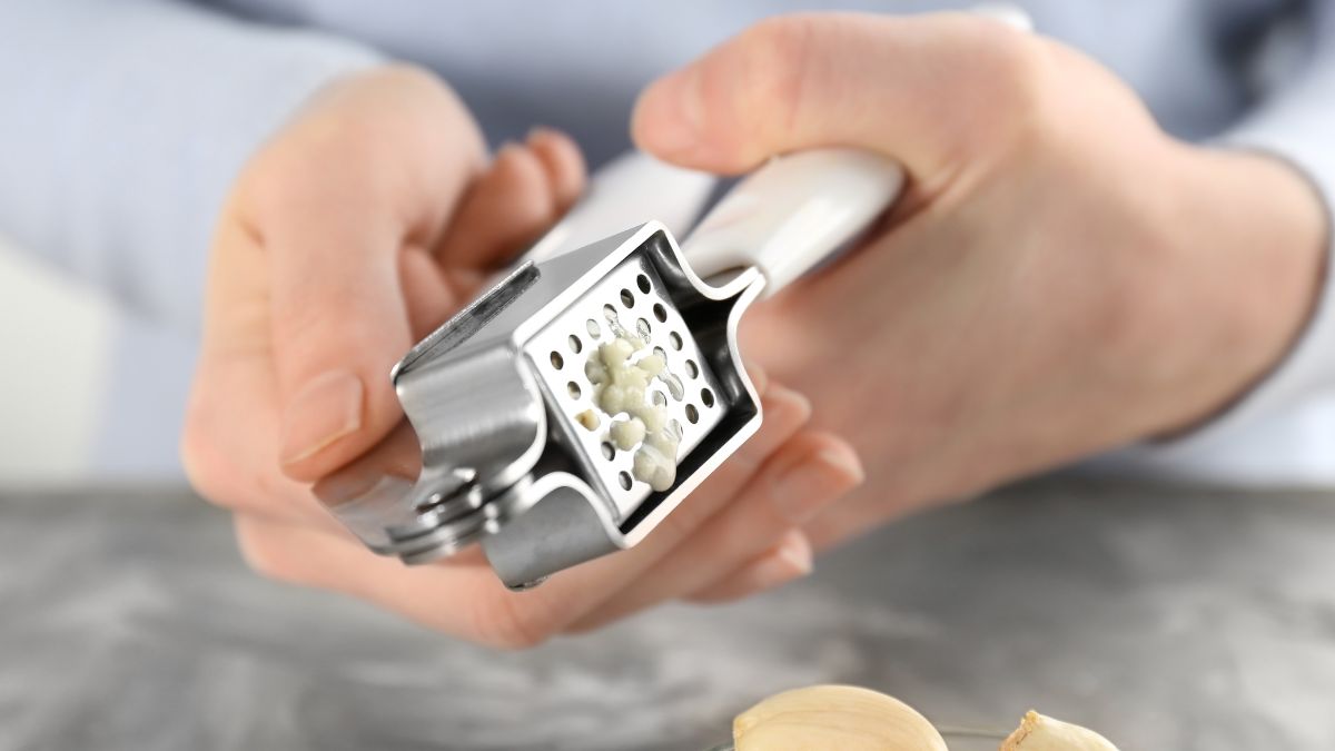 Praska do czosnku to przydatne urządzenie. Większość nie wie, jak bardzo