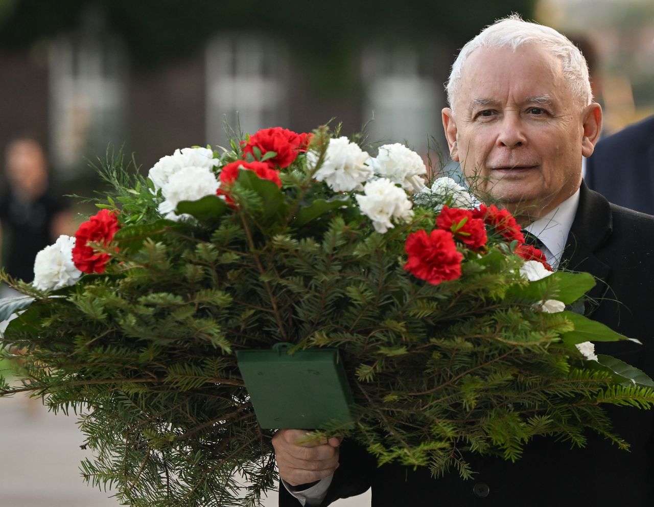 Kaczyński odwiedził Powązki. Niezręczna sytuacja na cmentarzu