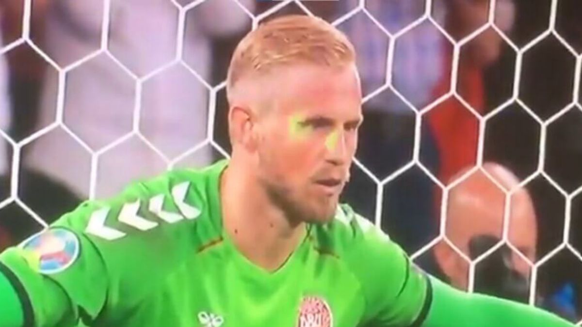 Kasper Schmeichel oślepiany laserem