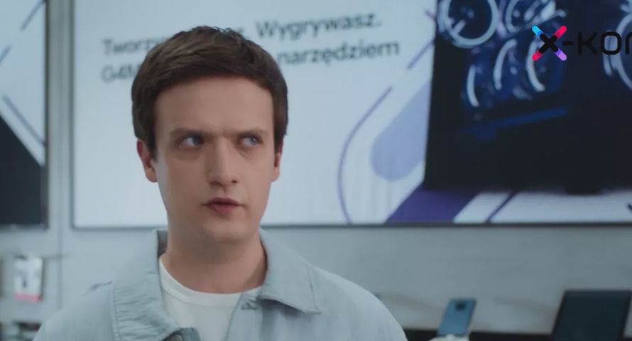 Marka x-kom z nową serią reklam. Twarzą gwiazda serialu "1670"