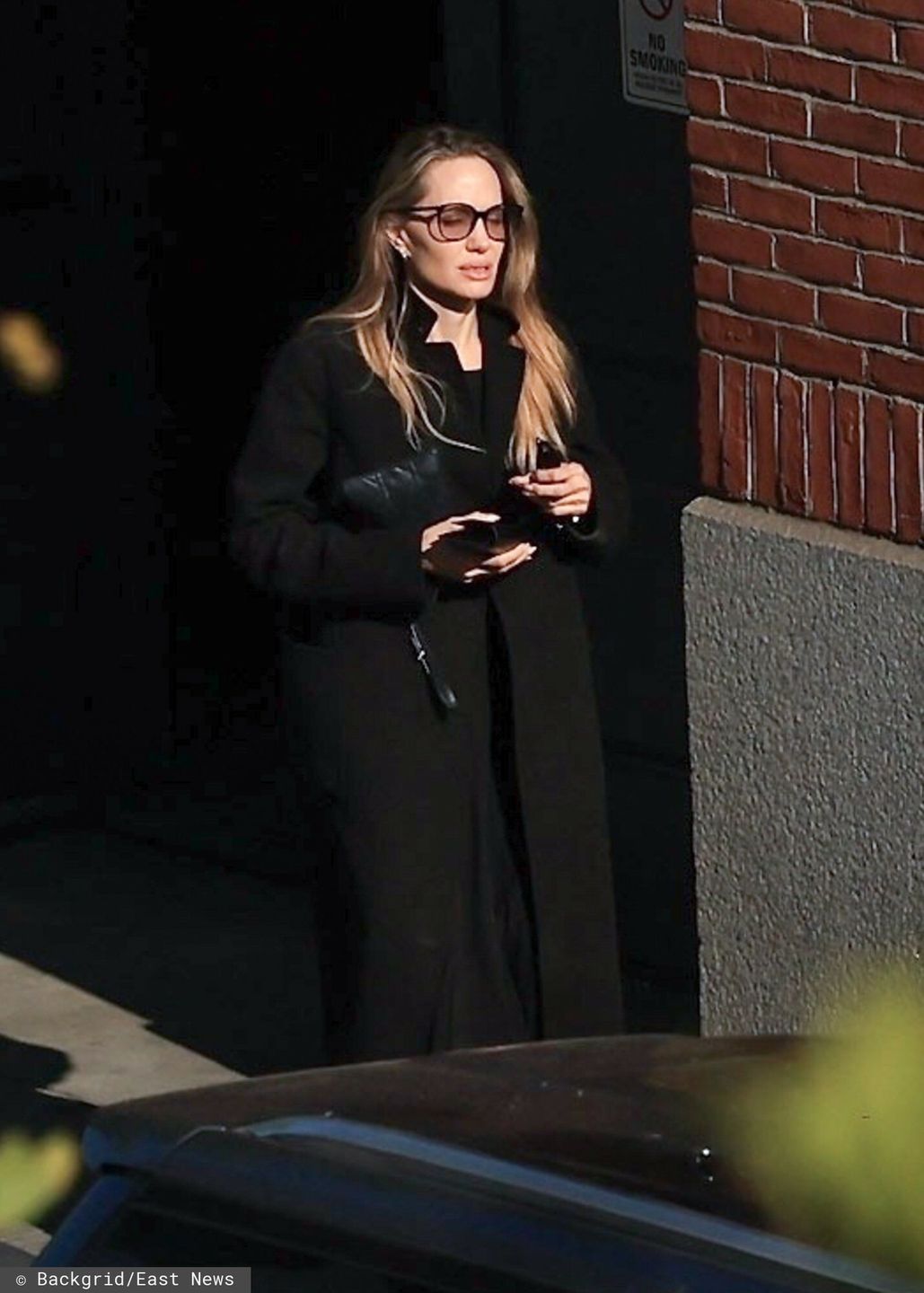 Naturalna Angelina Jolie w kinie z dziećmi