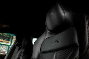 Aston Martin DBX S