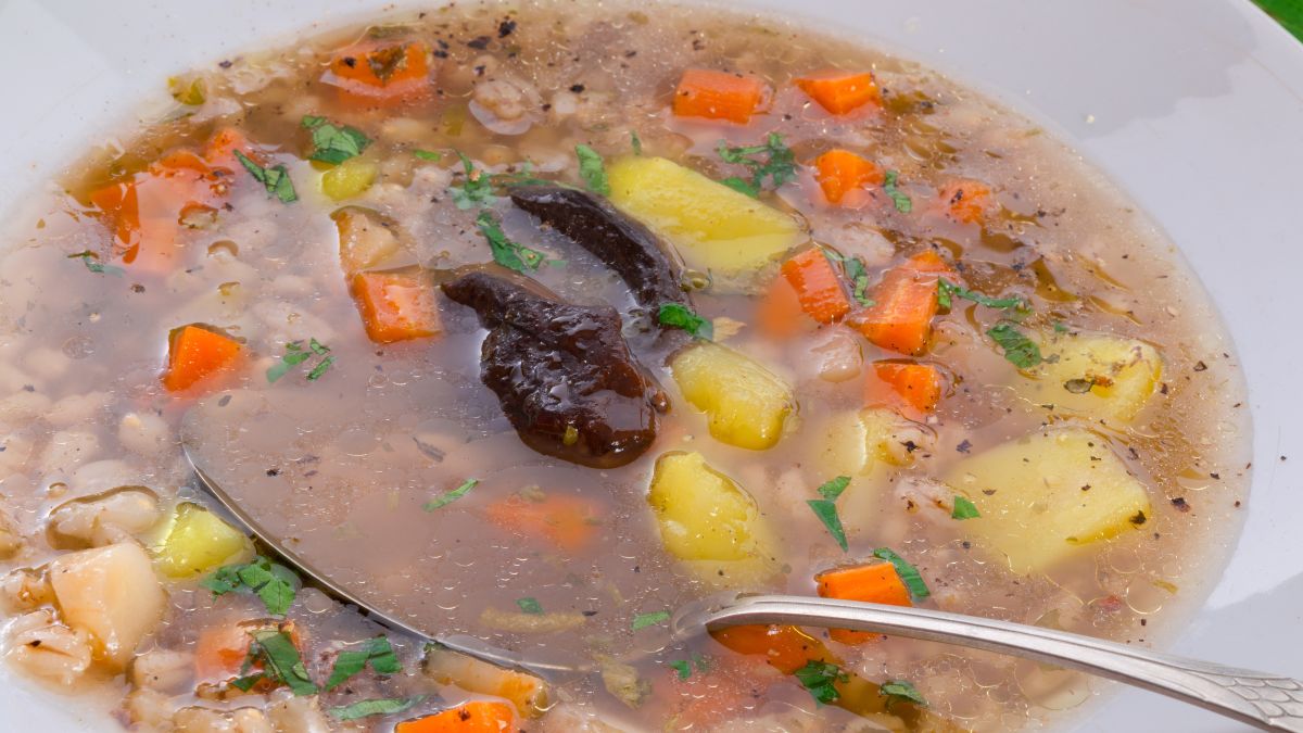 Krupnik z suszonymi grzybami