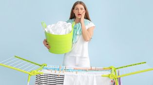 Jak wysuszyć pranie zimą bez suszarki? Tak skrócisz czas schnięcia