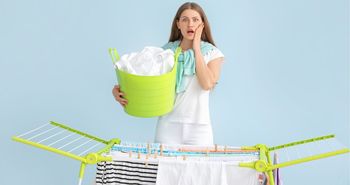 Jak wysuszyć pranie zimą bez suszarki? Tak skrócisz czas schnięcia