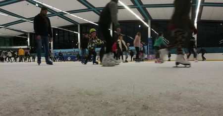 Icemania w Trzech Króli 2023. Godziny otwarcia lodowiska 6 stycznia