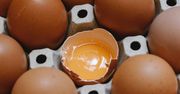 Czerwona plamka w jajku. Czy jest się czego obawiać?