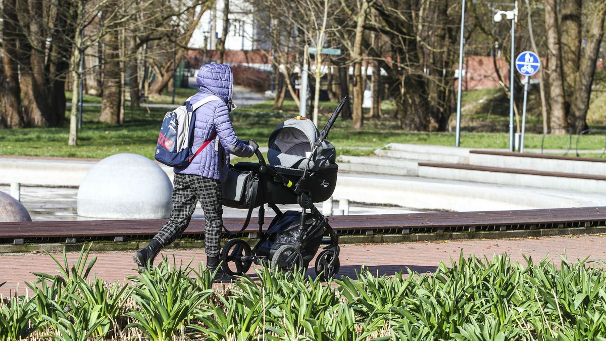 Reporter archiwum 2025 04
10.04.2025 fot. Artur Szczepanski/REPORTER n/z kobieta z wozkiem na spacerze
Artur Szczepanski/REPORTER