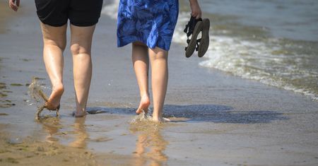 "Oglądaj nogi". Ten objaw powinien cię zaniepokoić