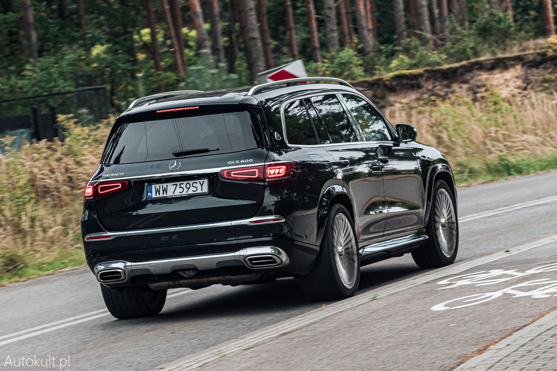 Range Rover (2022) vs Bentley Bentayga S (2022) vs Mercedes-Maybach GLS 600 (2022)