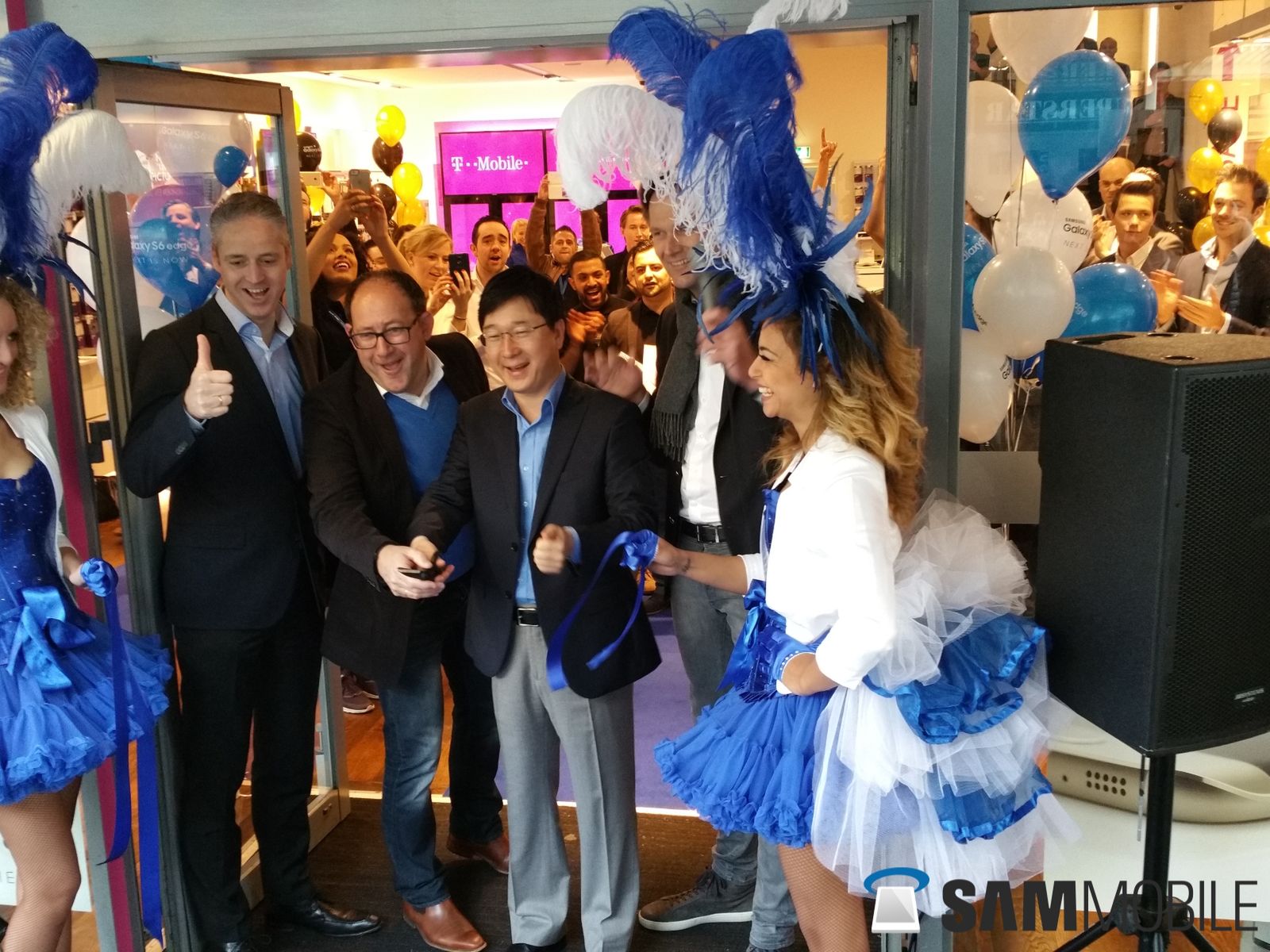 Ruszyła sprzedaż Galaxy S6 i S6 edge, a pod sklepami ustawiają się kolejki. Brzmi znajomo? 7