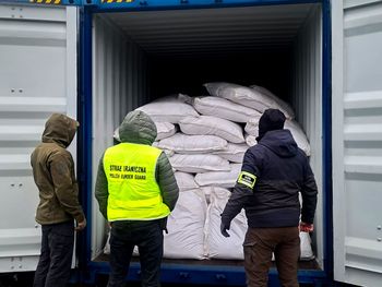 Wspólna akcja służb. 63 tony tytoniu za 88 mln zł